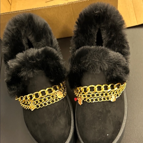 carlkarida Shoes - Women size 9, low fuzzy  boots Elegant Black Fur-Lined Women's Shoes with Chain